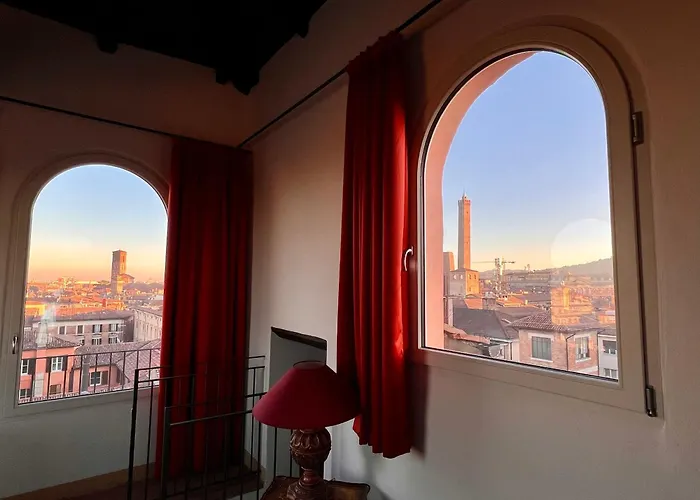 Tower Of Lovers - Iconic Ancient Altana Bologna