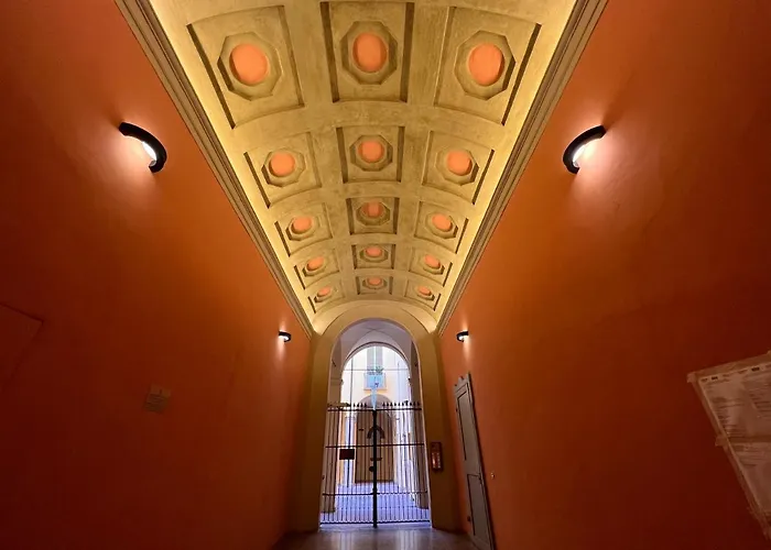 Tower Of Lovers - Iconic Ancient Altana * بولونيا