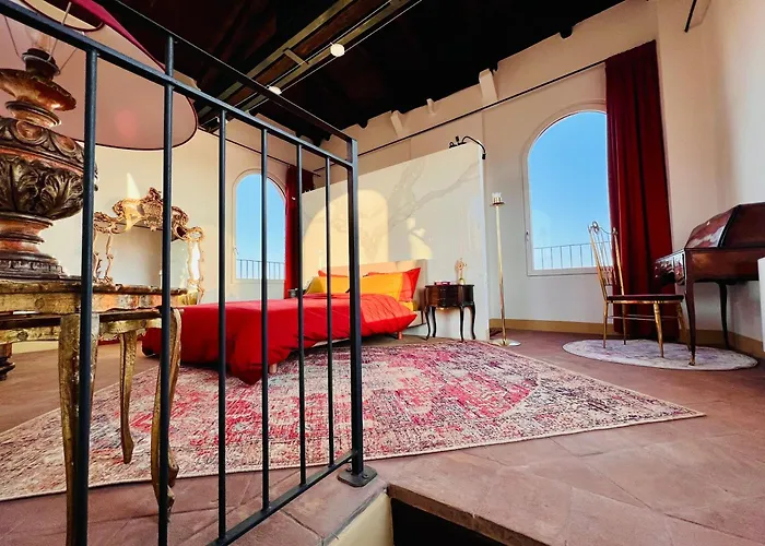 Tower Of Lovers - Iconic Ancient Altana بولونيا