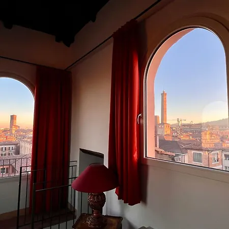 Tower Of Lovers - Iconic Ancient Altana Bologna