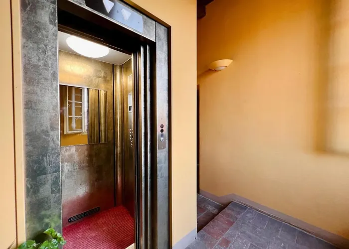 Tower Of Lovers - Iconic Ancient Altana Apartman *