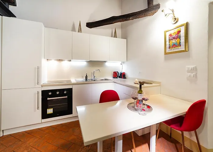 Tower Of Lovers - Iconic Ancient Altana Apartman *