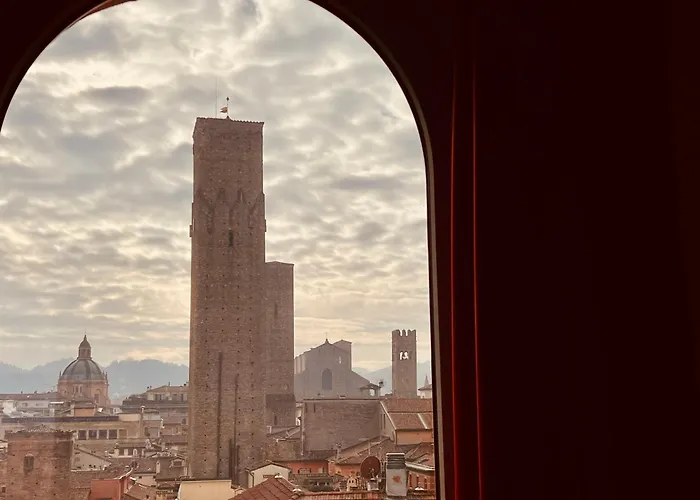 Tower Of Lovers - Iconic Ancient Altana * Bologna