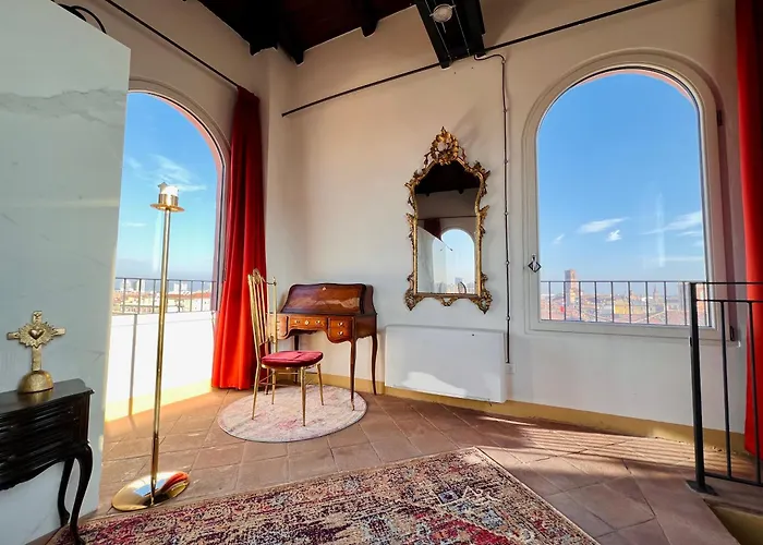 Tower Of Lovers - Iconic Ancient Altana Bologna