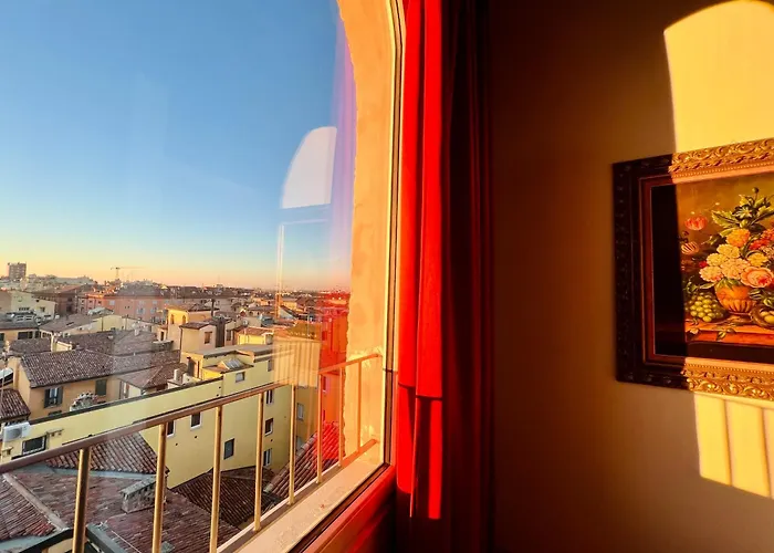 Tower Of Lovers - Iconic Ancient Altana * Bologna