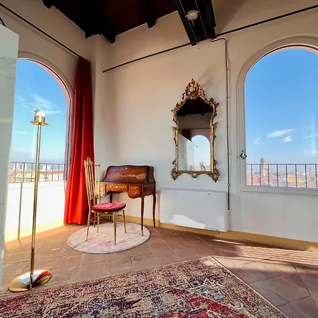 Tower Of Lovers - Iconic Ancient Altana Болонья